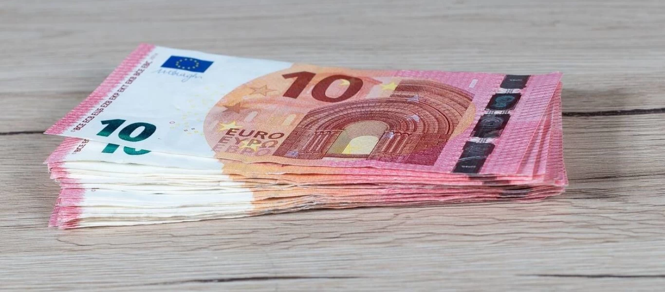 Εκκρεμείς συντάξεις: Προκαταβολή έως 384 ευρώ και αναδρομικά για τις αιτήσεις που έχουν κατατεθεί